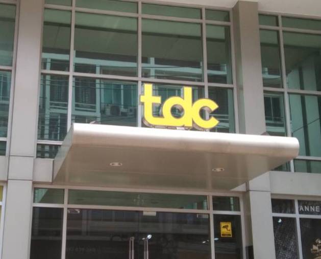 ป้ายอักษรtdc อักษรไฟออกหน้า ขอบสแตนเลสแฮร์ไลน์