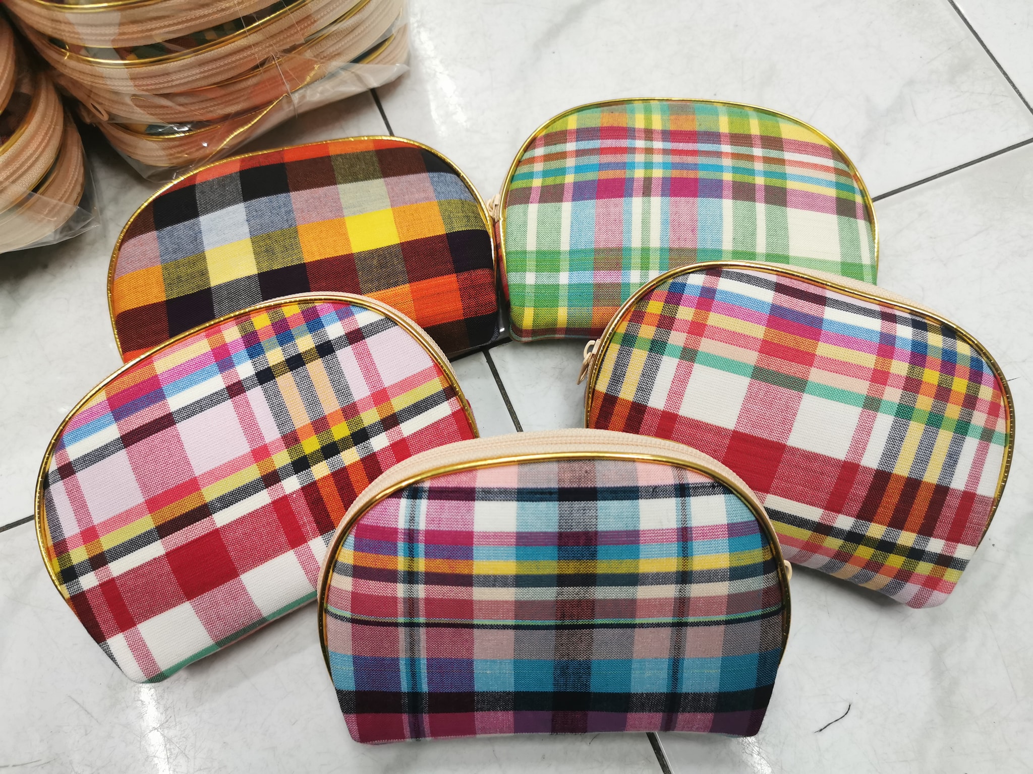 พวงกุญแจ กระเป๋าเหรียญผ้าขิด ของขวัญ ของชำรวย 7x9x cm// Keychain Coin Bag