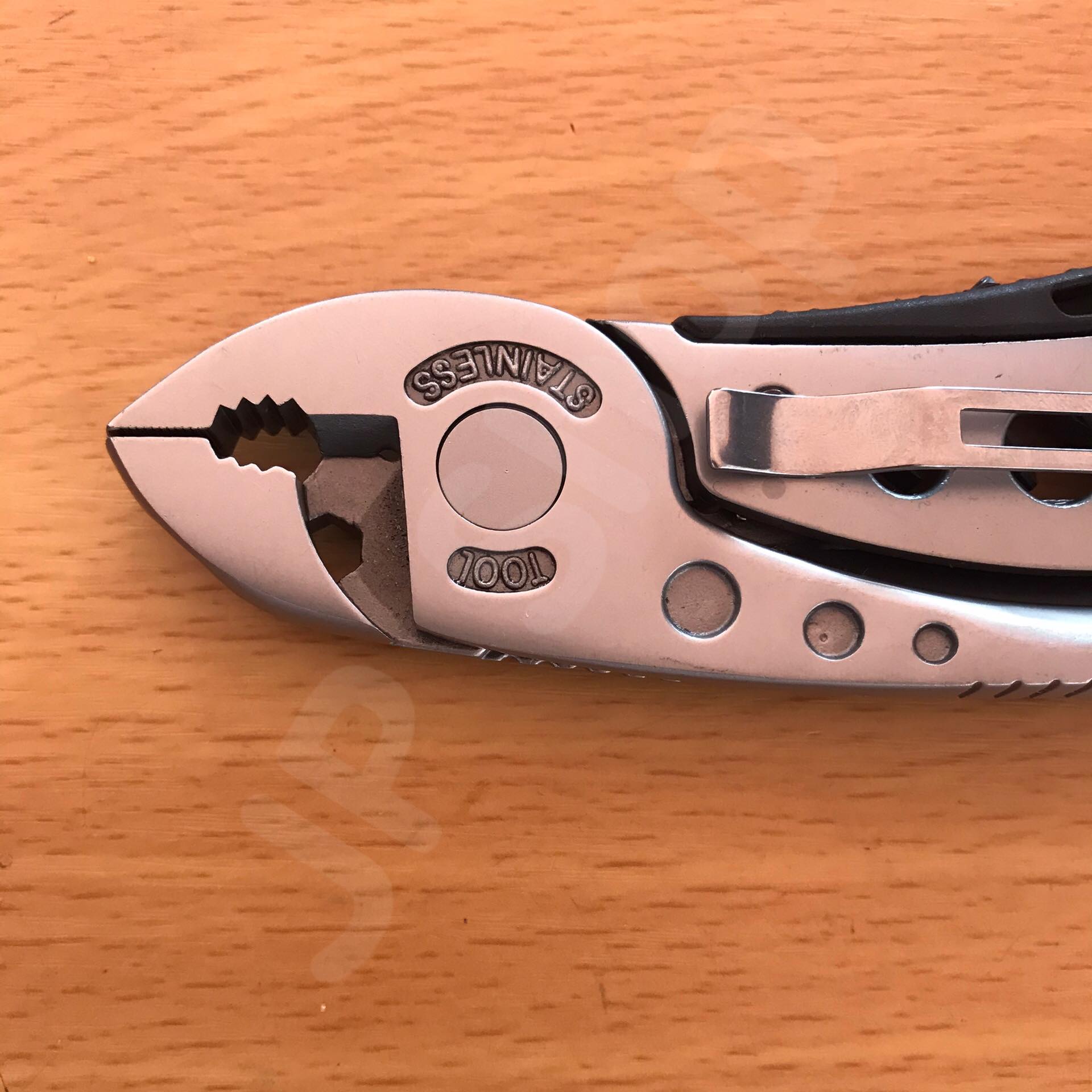 Multitool Pliers คีมอนกประสงค์ (คีมหนีบ ปากประแจเลื่อน พร้อมไขควง 3 หัว มีดพับอเนกประสงค์ พร้อมส่ง #158178