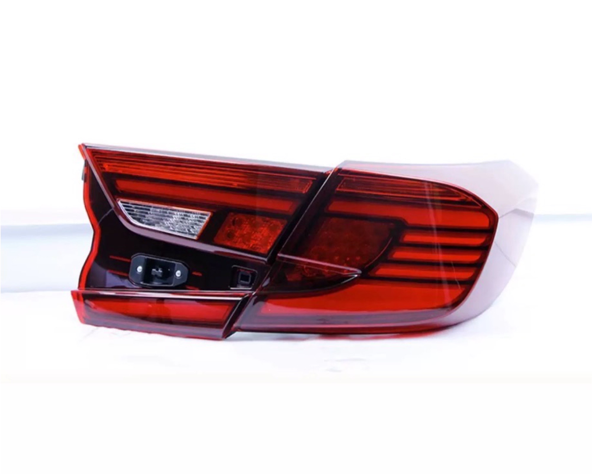 ไฟท้าย โคมไฟท้าย Honda Accord G10 รุ่น V.1 โคมแดง