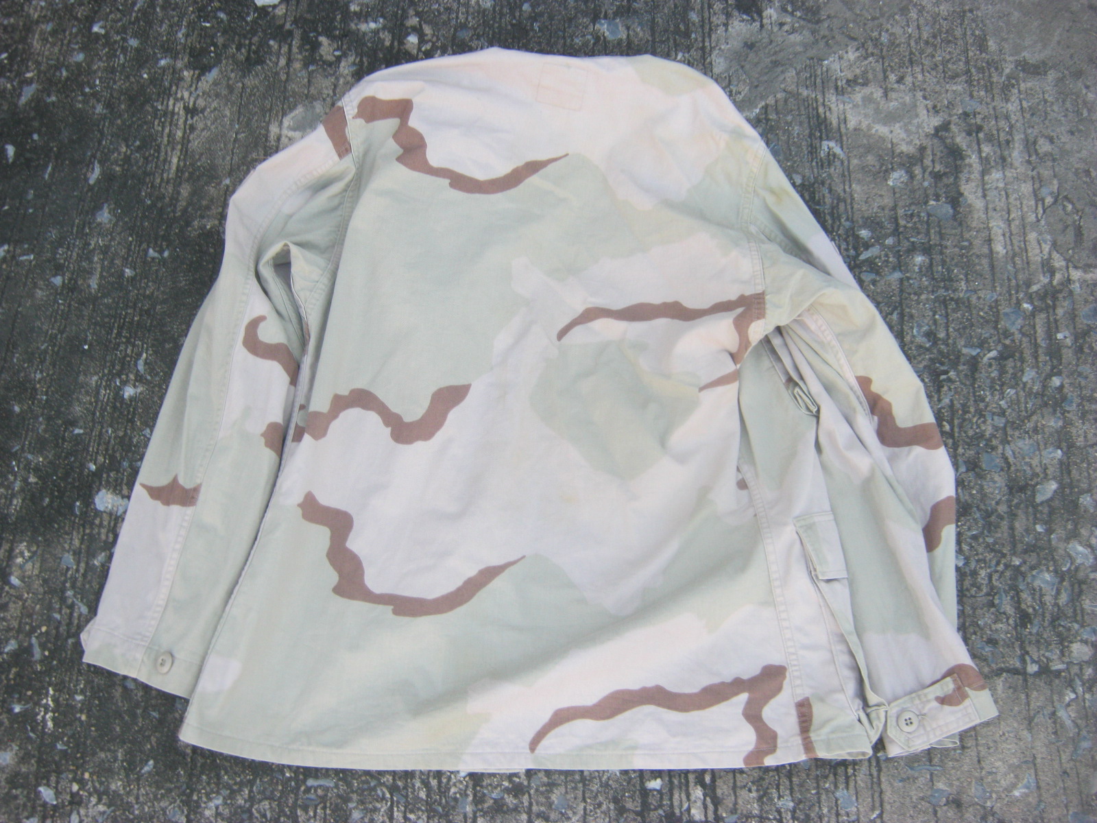 เสื้อทหารสหรัฐ ลายสามสีทะเลทราย