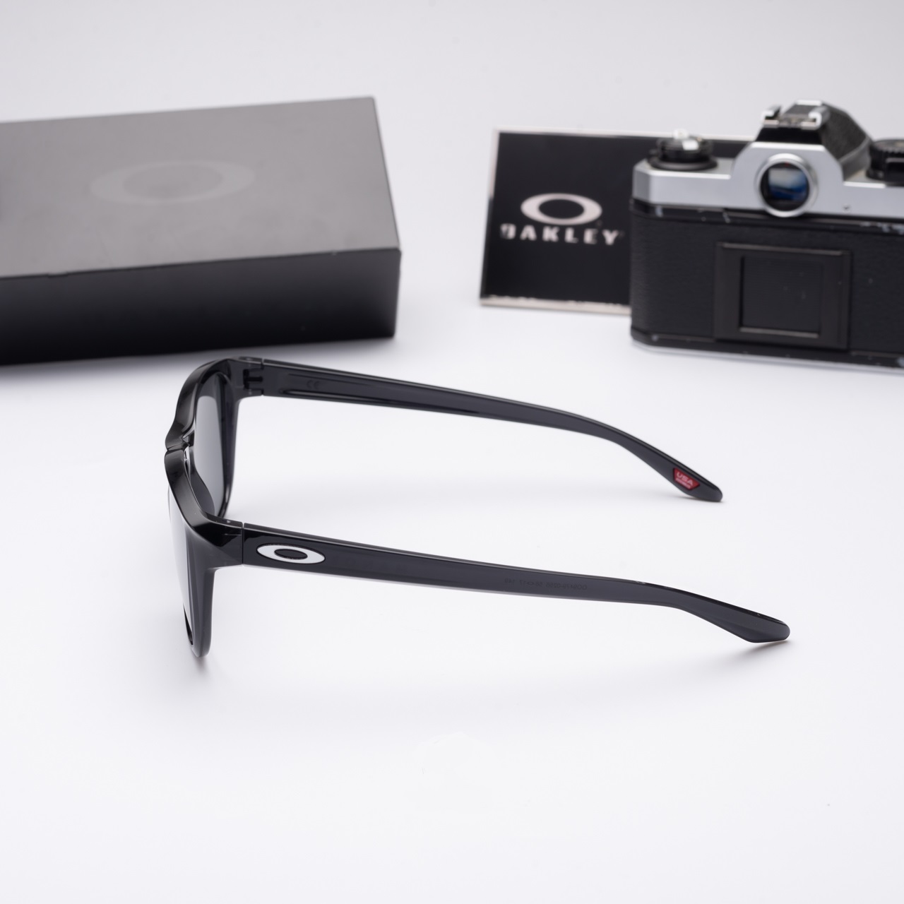แว่นกันแดด OAKLEY MANORBURN OO9479-02 Black Ink Prizm Black
