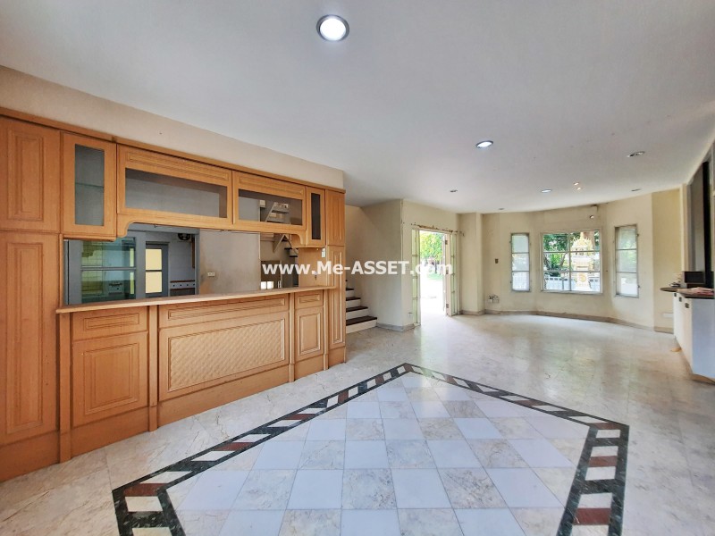 ขายบ้านเดี่ยว ม.นันทวัน (วงแหวน-รัตนาธิเบศร์) ถ.ตลิ่งชัน-สุพรรณบุรี ต.เสาธงหิน อ.บางใหญ่ นนทบุรี ต้นโครงการ ตรงข้ามสวนสาธารณะ / พื้นที่ 2 ชั้น 151 ตารางวา