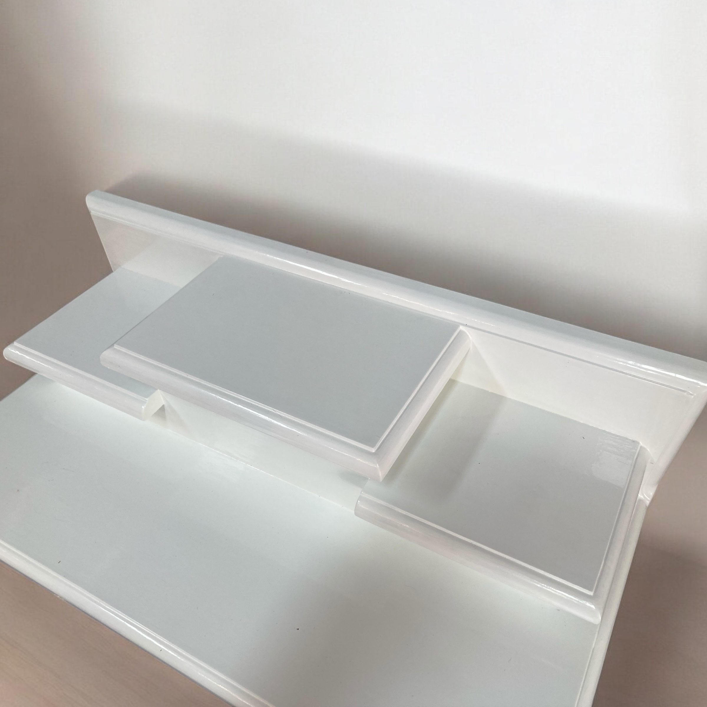 หิ้งพระขั้นบันได 3 ขั้น สีขาว