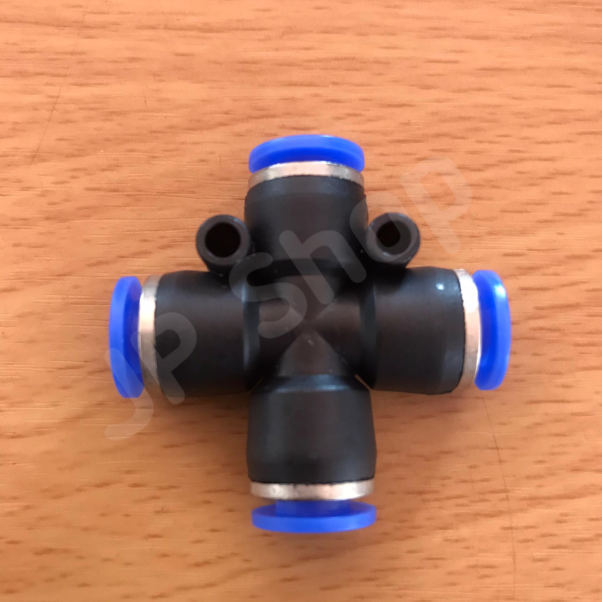 ข้อต่อลม 4 ทาง ฟิตติ้งเมติกส์แบบสีทาง ขนาด 06 มม. ใช้กับสายลม 06 มม. แพค 10 ตัว ข้อต่อ PZA 06 #0106