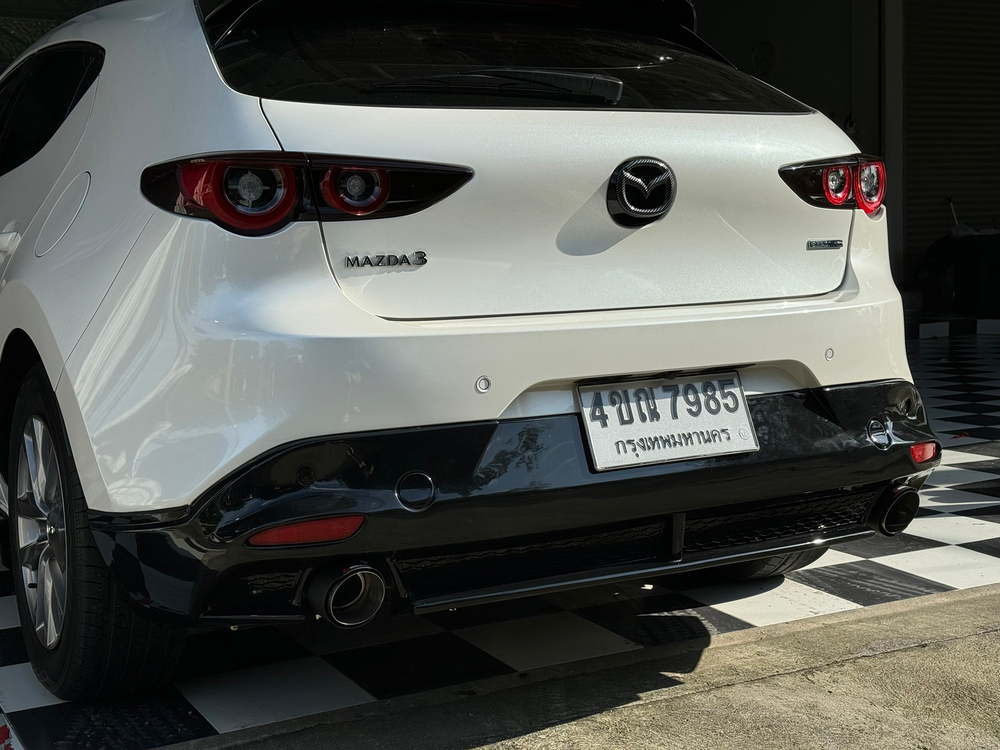 LOGO ฝาท้าย Carbon Mazda 3