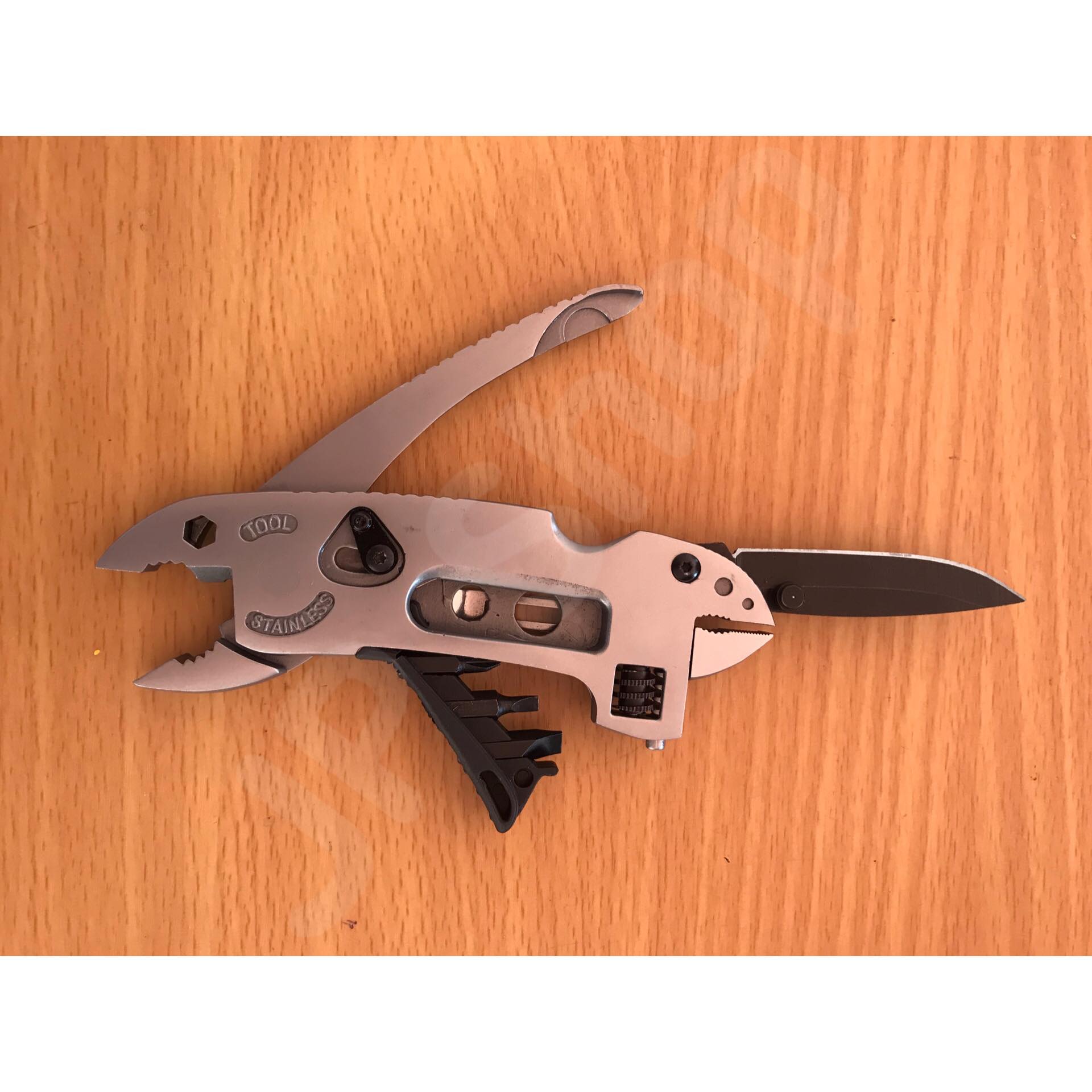 Multitool Pliers คีมอนกประสงค์ (คีมหนีบ ปากประแจเลื่อน พร้อมไขควง 3 หัว มีดพับอเนกประสงค์ พร้อมส่ง #158178
