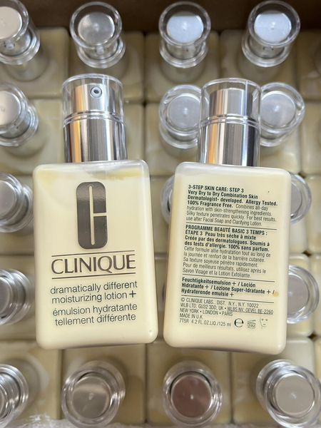 รุ่นไม่มีกล่อง Clinique Dramatically Different Moisturizing Lotion+ 125ml. สำหรับผิวหน้าแห้งถึงผิวผสม