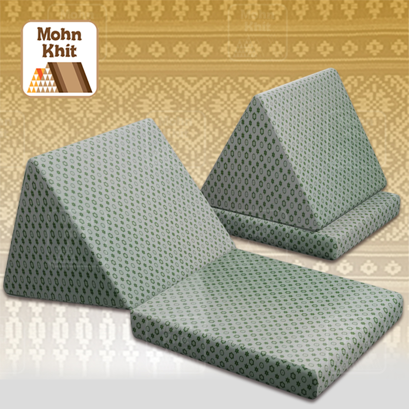 หมอนสามเหลี่ยม 15 ช่องติดเบาะ1 พับ ปลอกสวมซิป 57cmx76cmx36 cm Triangle Khit Thai Floor Cushions Traditional handmade 15 holes with 1 part of mattress.