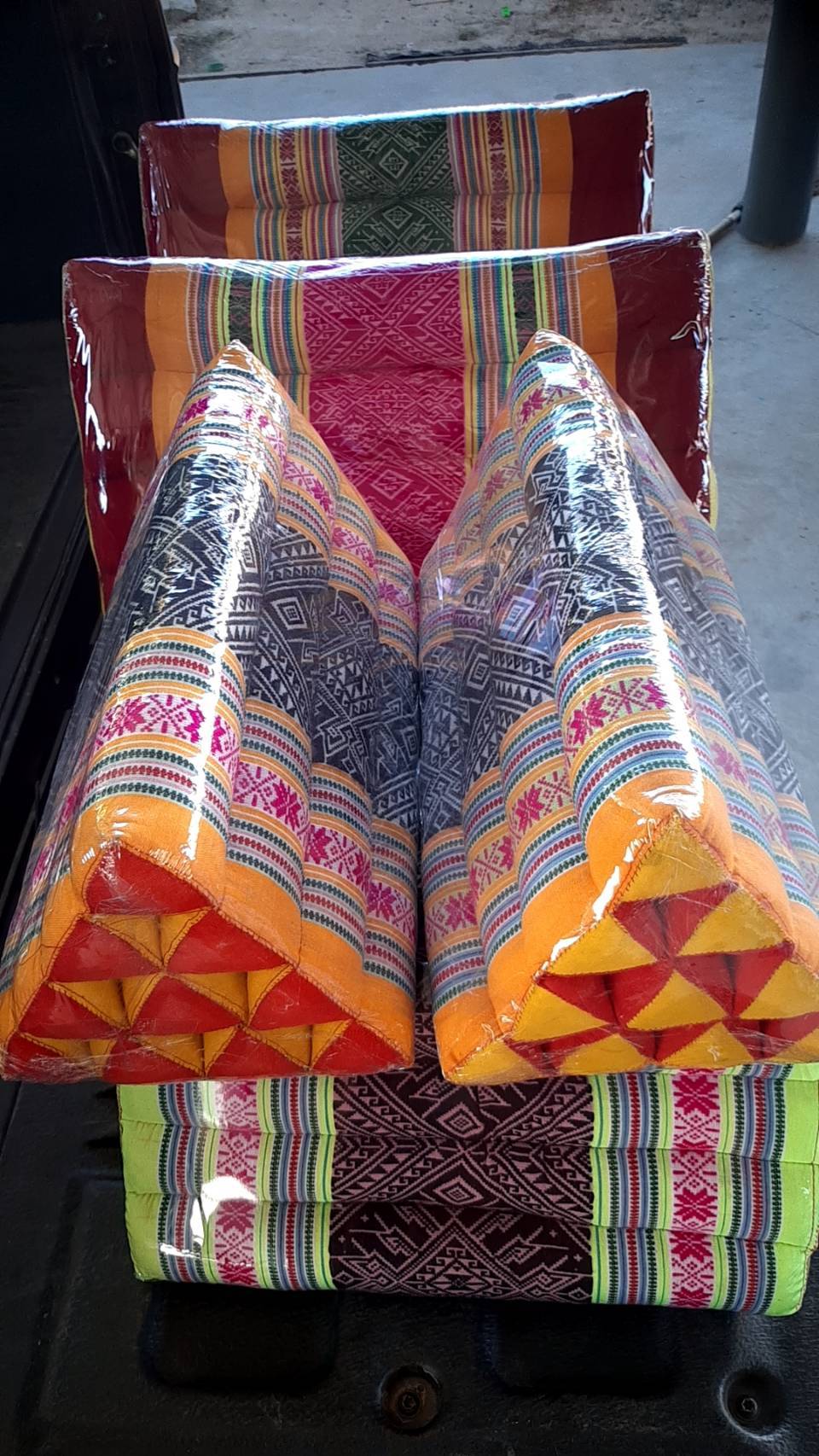 หมอนสามเหลี่ยมโบราณ ขนาด10 ช่องเดี่ยว //Ancient Pillow large 9 rows 38x20cm kapok 100%Traditional Floor Cushion.