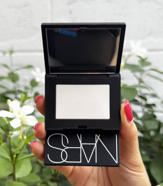 รุ่นไม่มีกล่อง แป้งอัดแข็ง NARS Light Reflecting Setting Powder Pressed 3g. สี TranslucentCrystal (1ตลับ)
