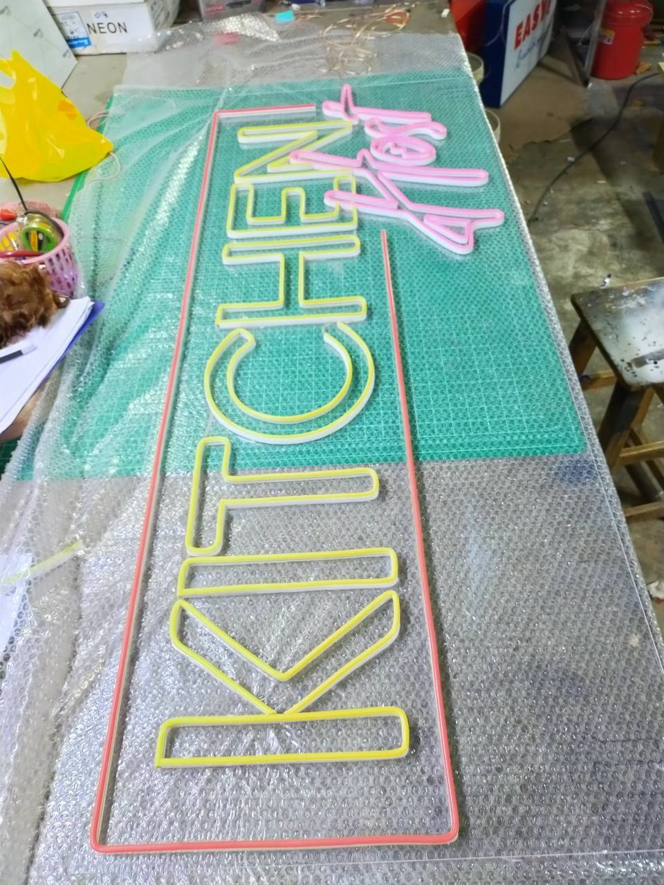 ป้ายไฟนีออน