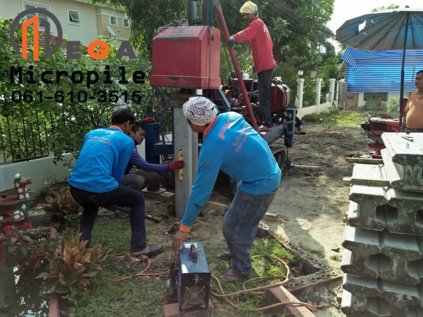 เสาเข็มไมโครไพล์ i22 (Micropile) หน้างานหมู่บ้านชวนชื่น
