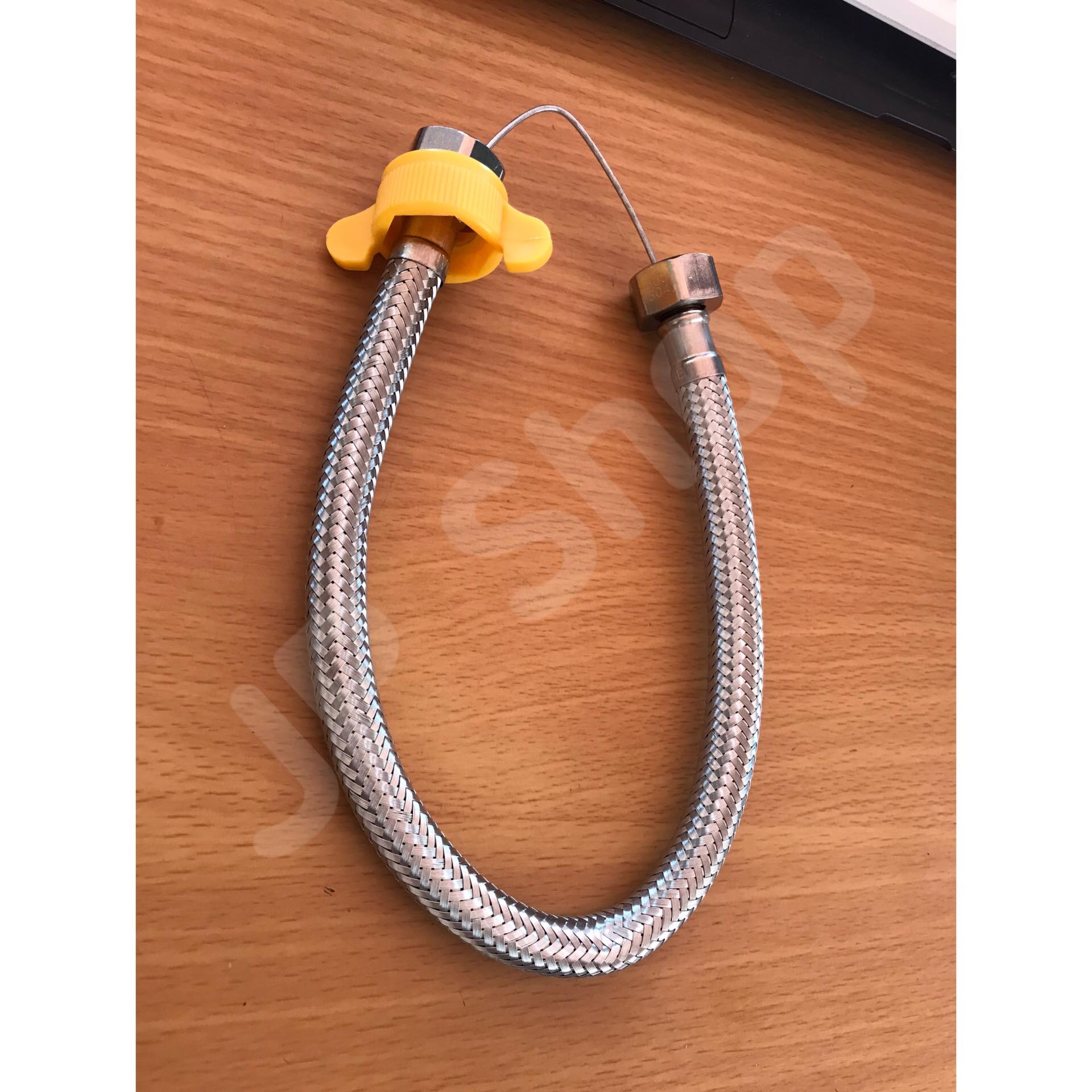 สายน้ำดี ขนาดความยาว 40 ซม.หัวสายสแตนเลส304 เกลียวใน4หุน(1/2") สำหรับต่อน้ำใช้ทั่วไป ห้องน้ำ ห้องครัว #4001