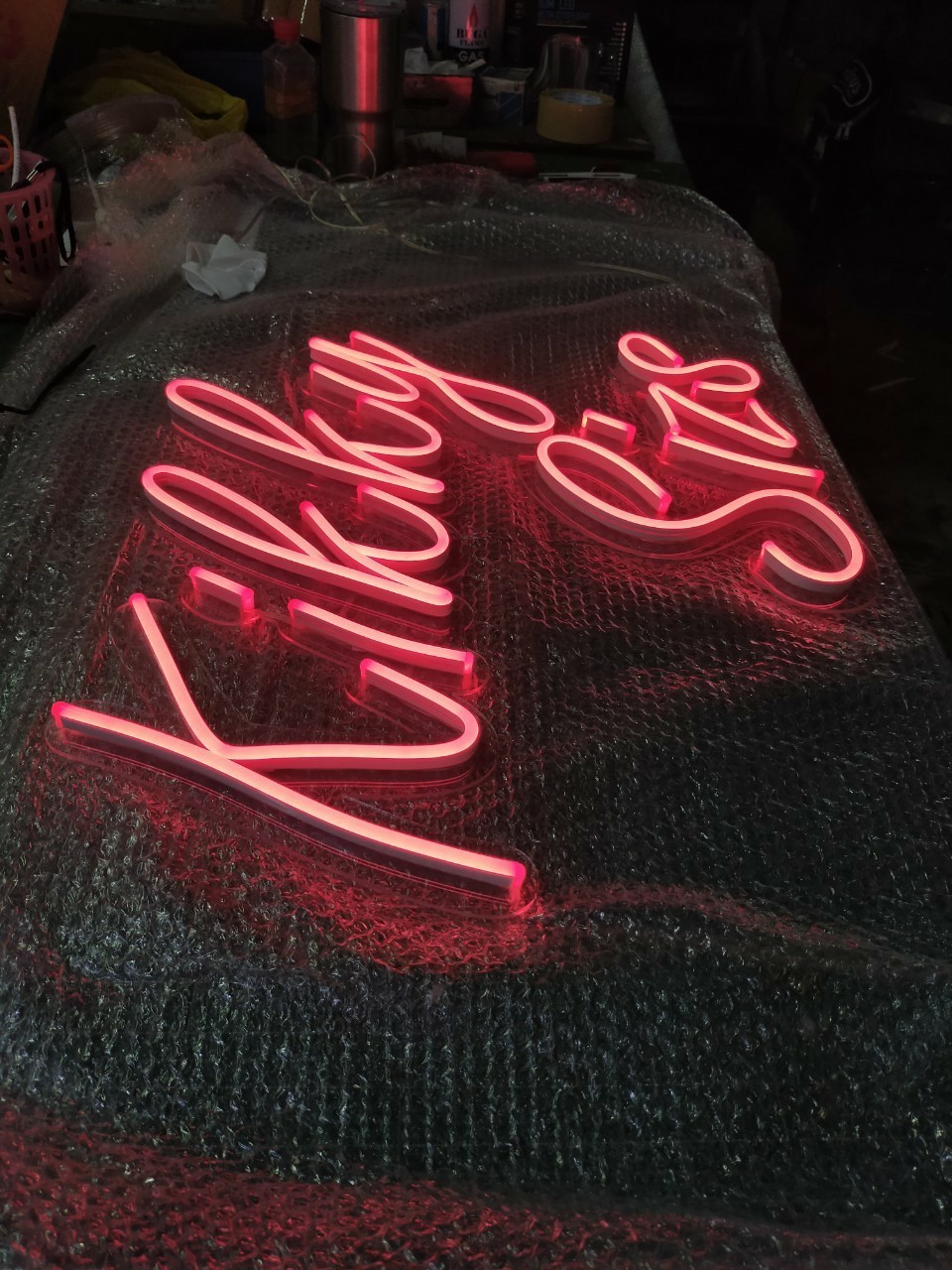 ไฟนีออน เฟค