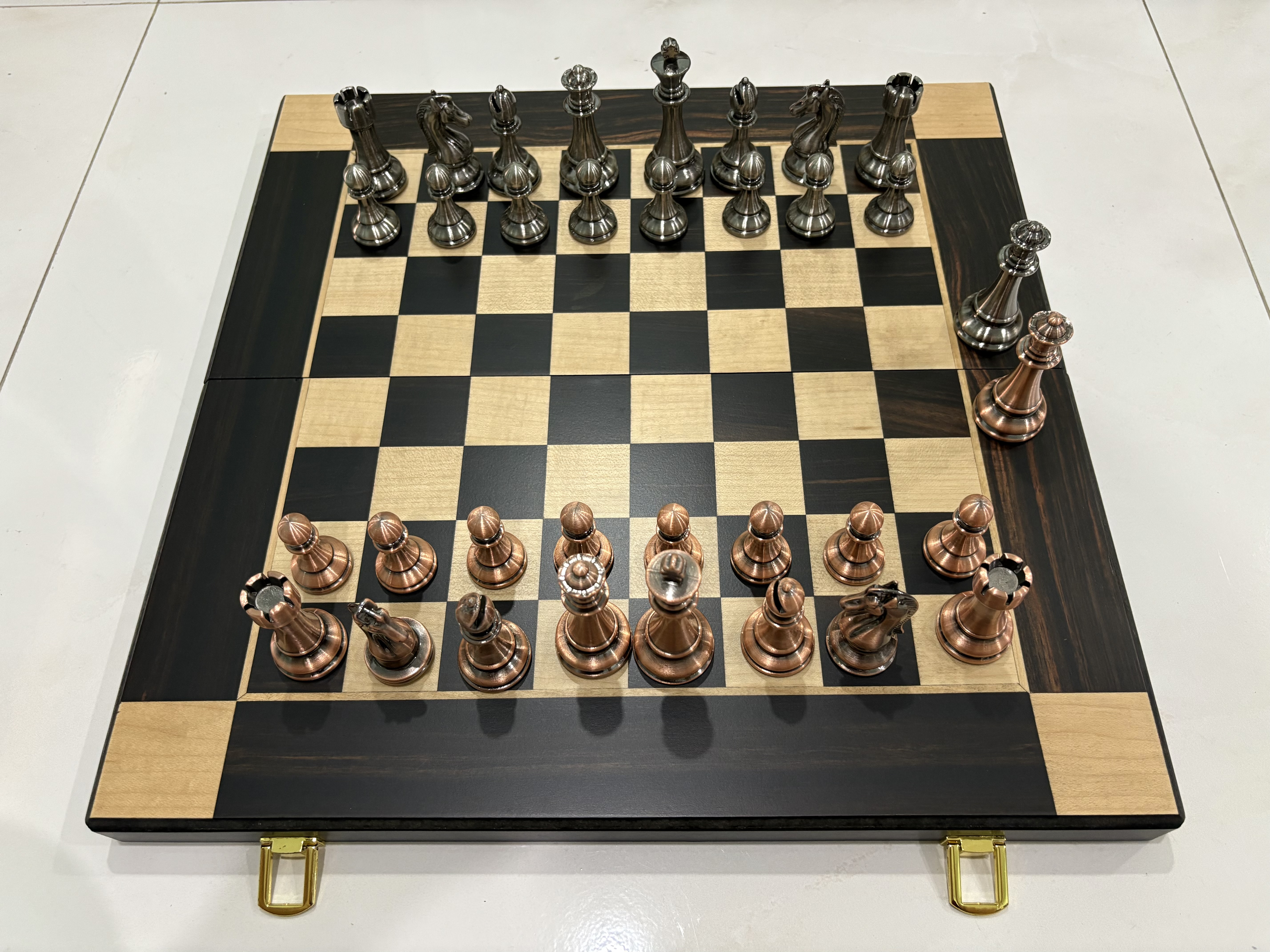 ชุดหมากรุกสากลไม้ebony+maple(ตัวzinc alloy) Gold Knight Wooden Chess Set 8