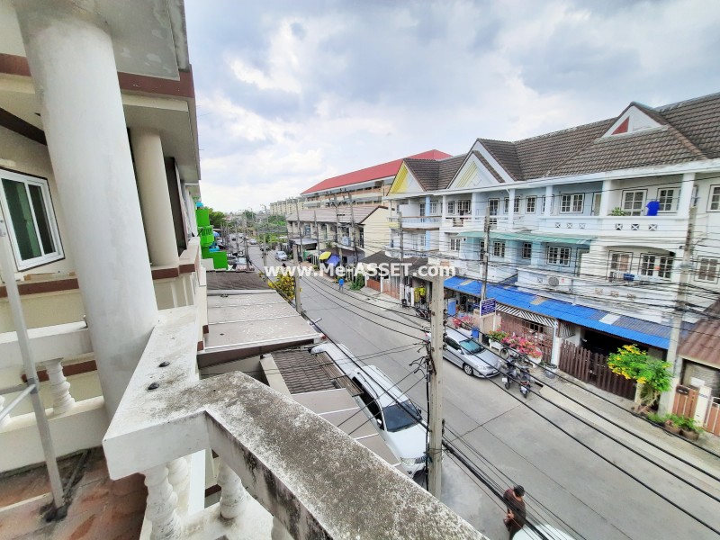 ขายทาวน์โฮม 3 ชั้น 18 ตรว ม.พรบดินทร ถ.นวมินทร์ 157 เขตบึงกุ่ม กรุงเทพฯ / การเดินทางสะดวกสามารถเข้า-ออกได้หลายเส้นทาง อาทิ ซอยนวลจันทร์ 36, 56, 157