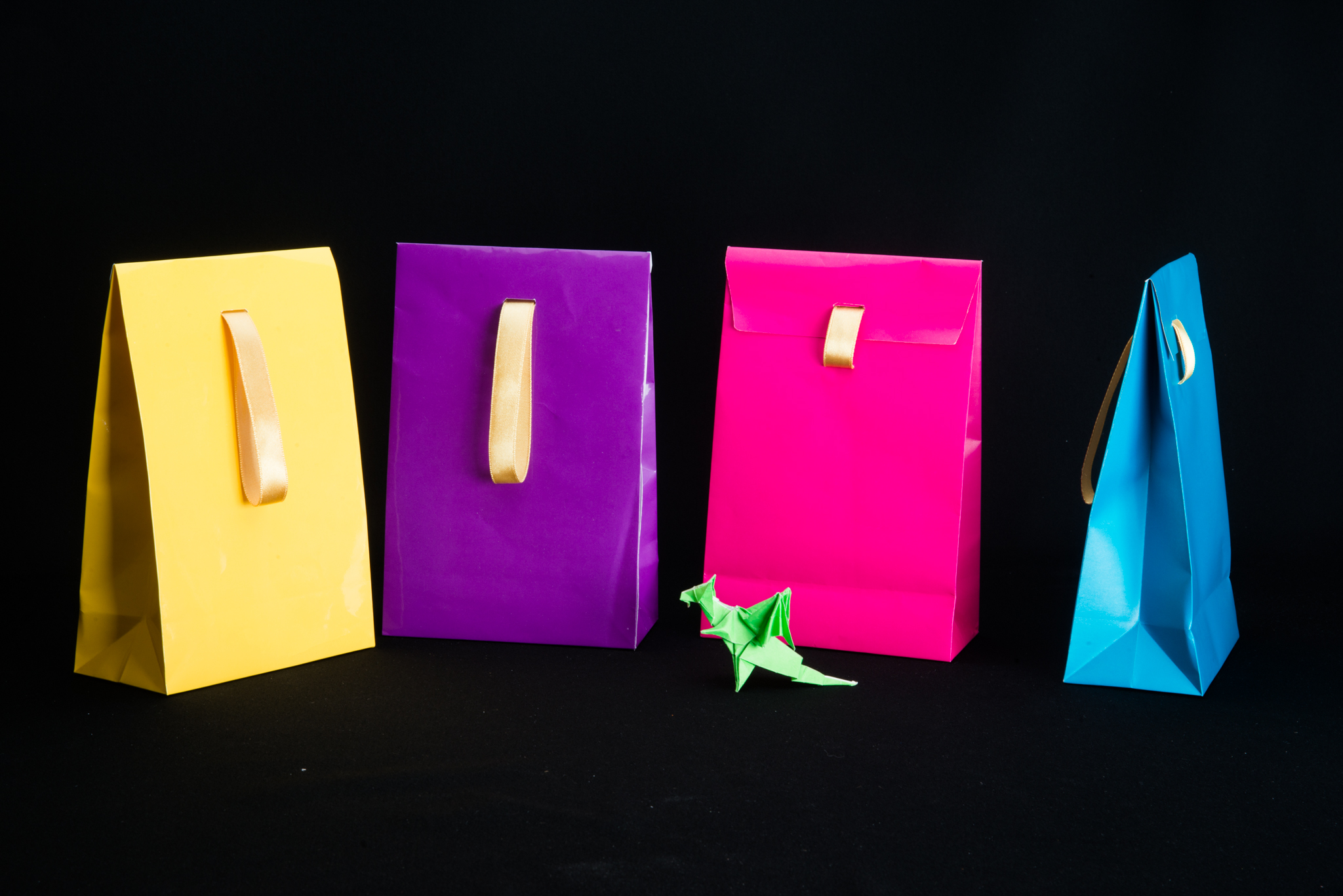 ถุงกระดาษใส่ ขนม เช่น คุกกี้ หรือ Gift shop ขนาด 6x12x18.3 cm