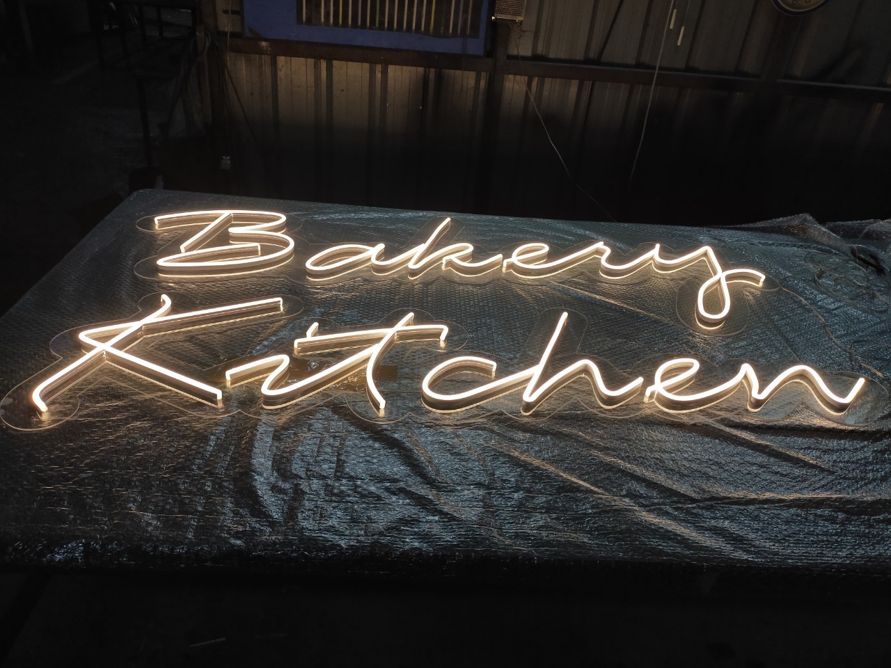 ไฟนีออน เฟค