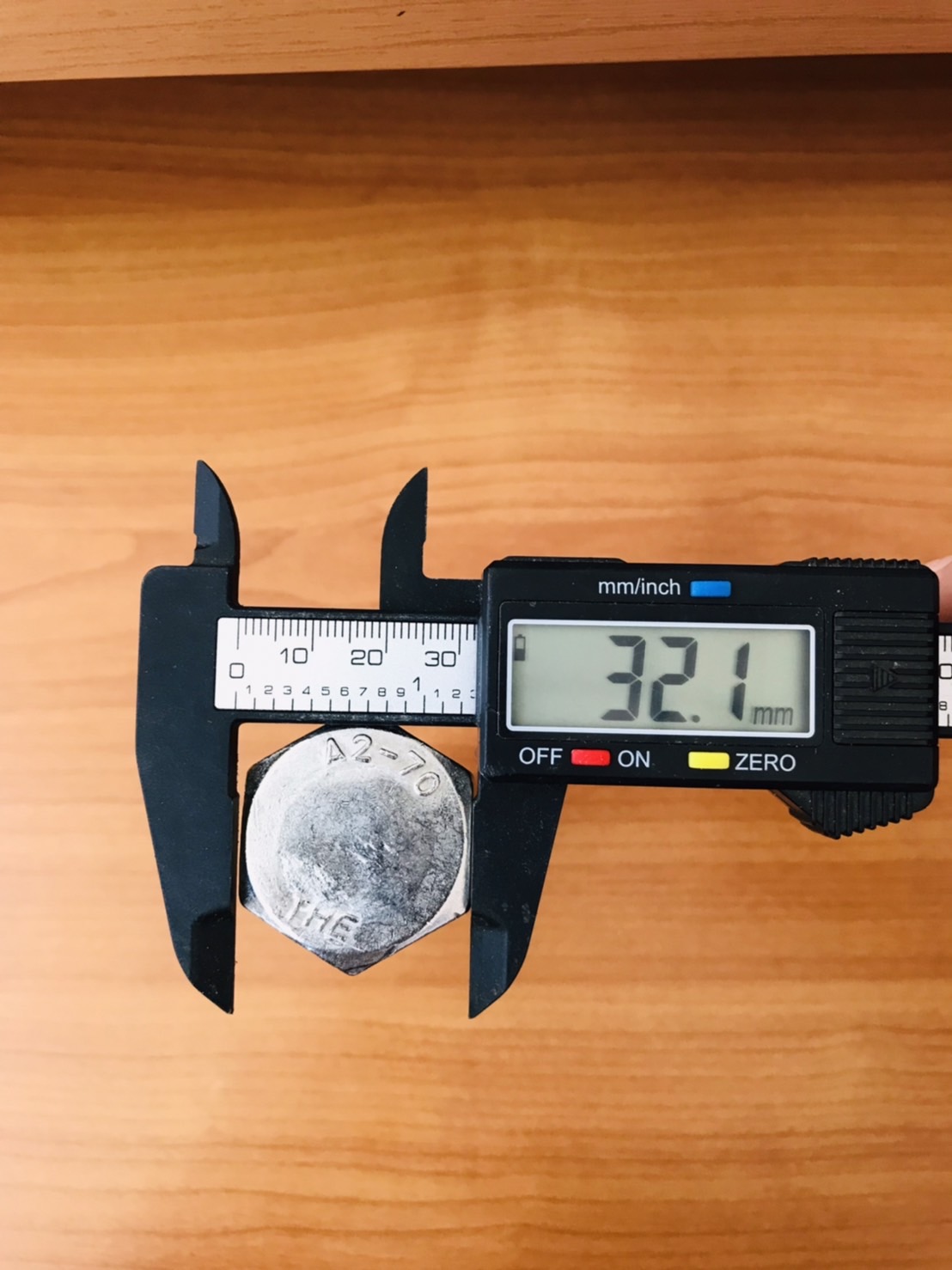 น็อตสแตนเลส 201 ขนาด M22*100 มม.( Stainless Steel Nut 201 M22*100 mm) #2212