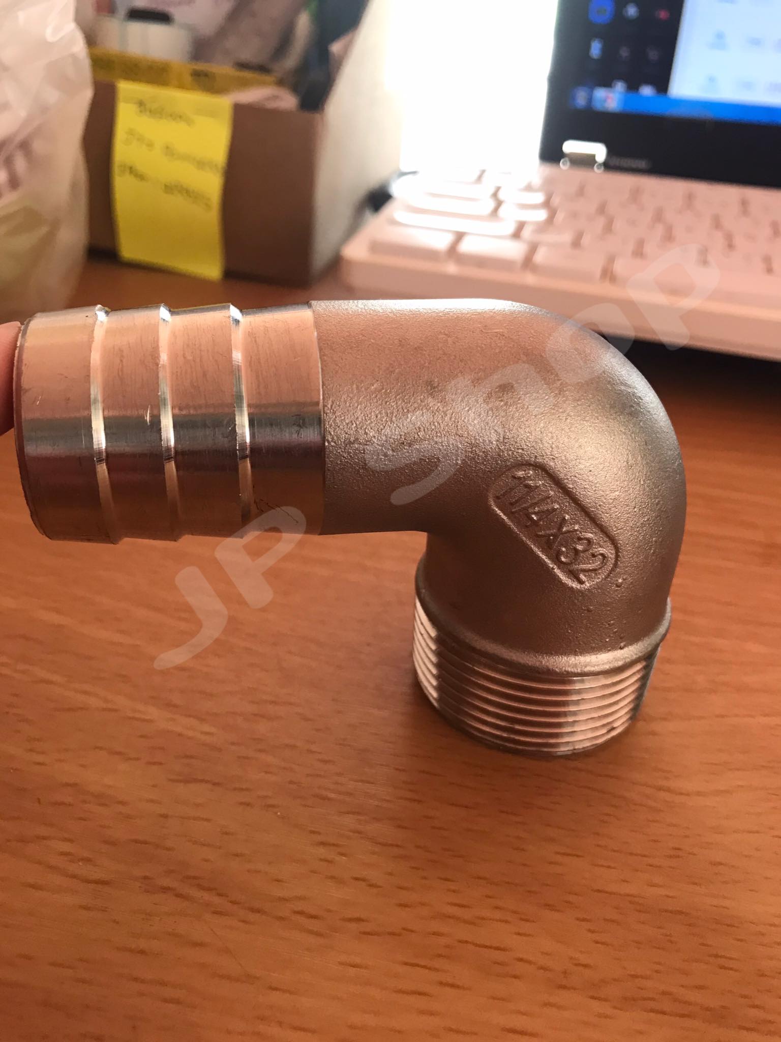 ข้องอเกลียวนอก ขนาด1 1/4นิ้ว หางไหล สแตนเลส304 #15831