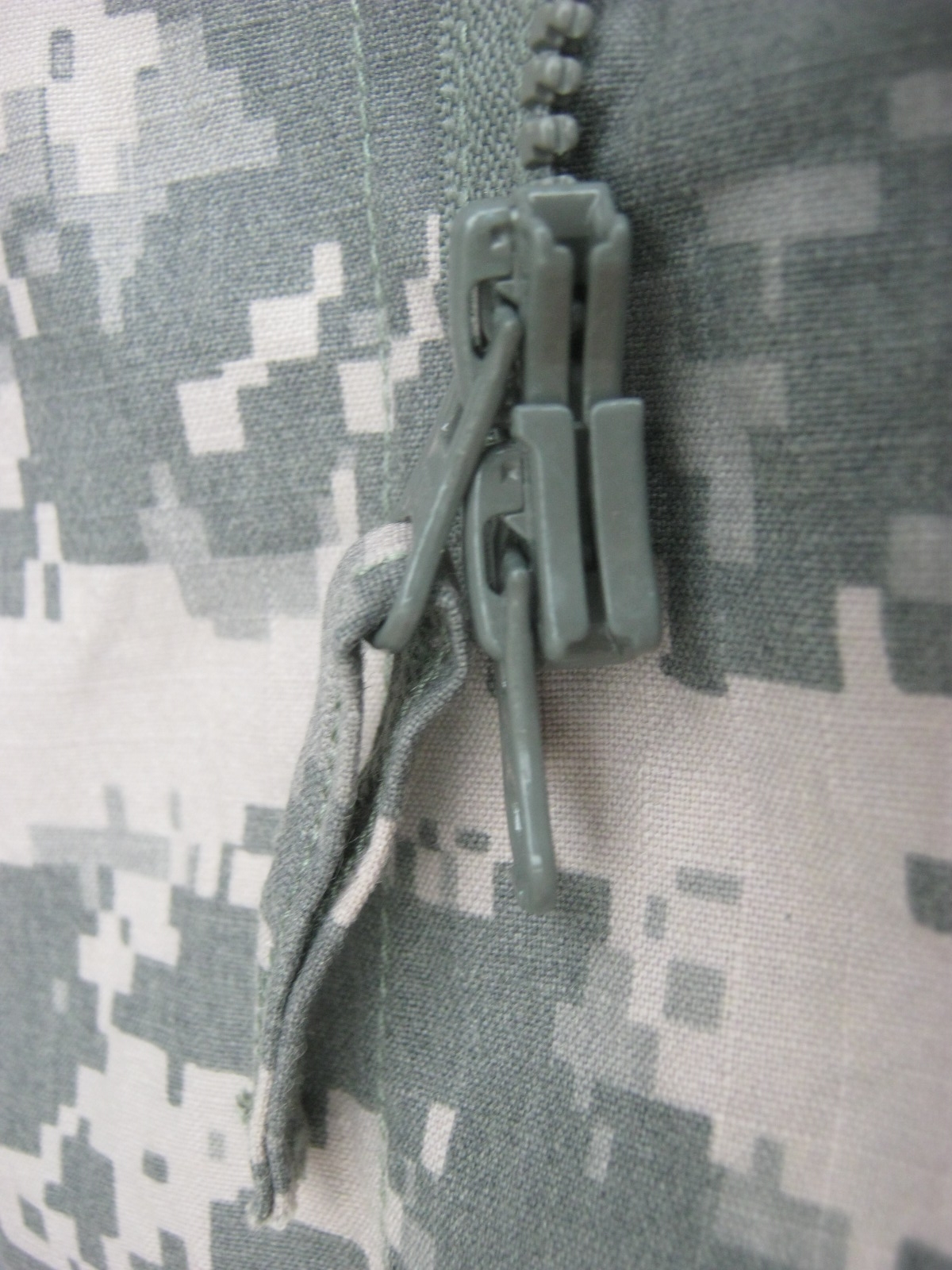 เสื้อรูปแบบ Army Combat Uniform ลาย Universal Camouflage Pattern