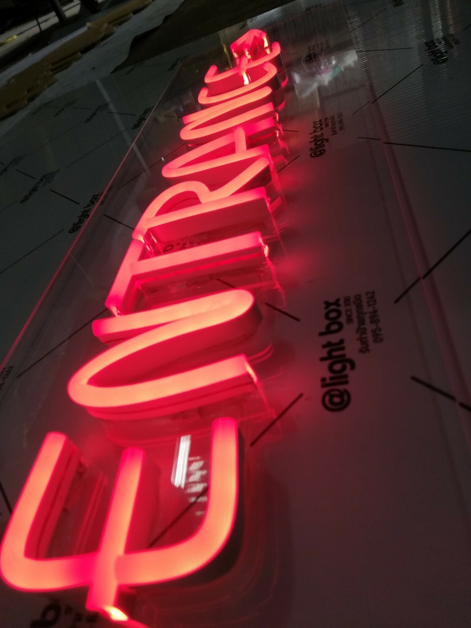 ป้ายไฟนีออน