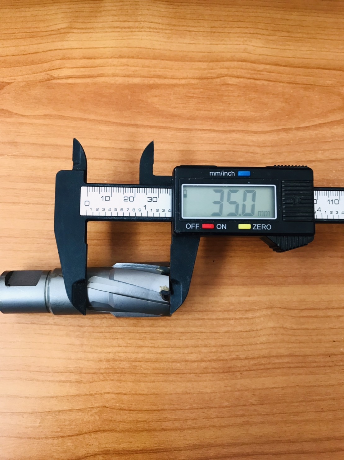 ดอกสว่านเจ็ทบอส แบบโฮลซอว์คาร์ไบสำหรับเจาะเหล็กหนา ด้วยสว่านแม่เหล็กไฟฟ้า ขนาด25*35 มม. #2535