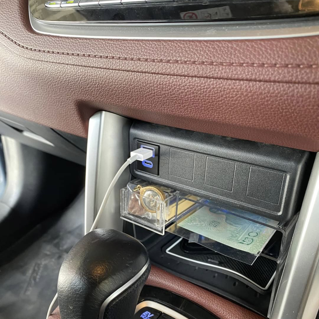 ช่องชาร์จ USB 3.0 + Type C ในรถ Corolla Cross ปลั๊กตรงรุ่น รับประกัน 1 ปี