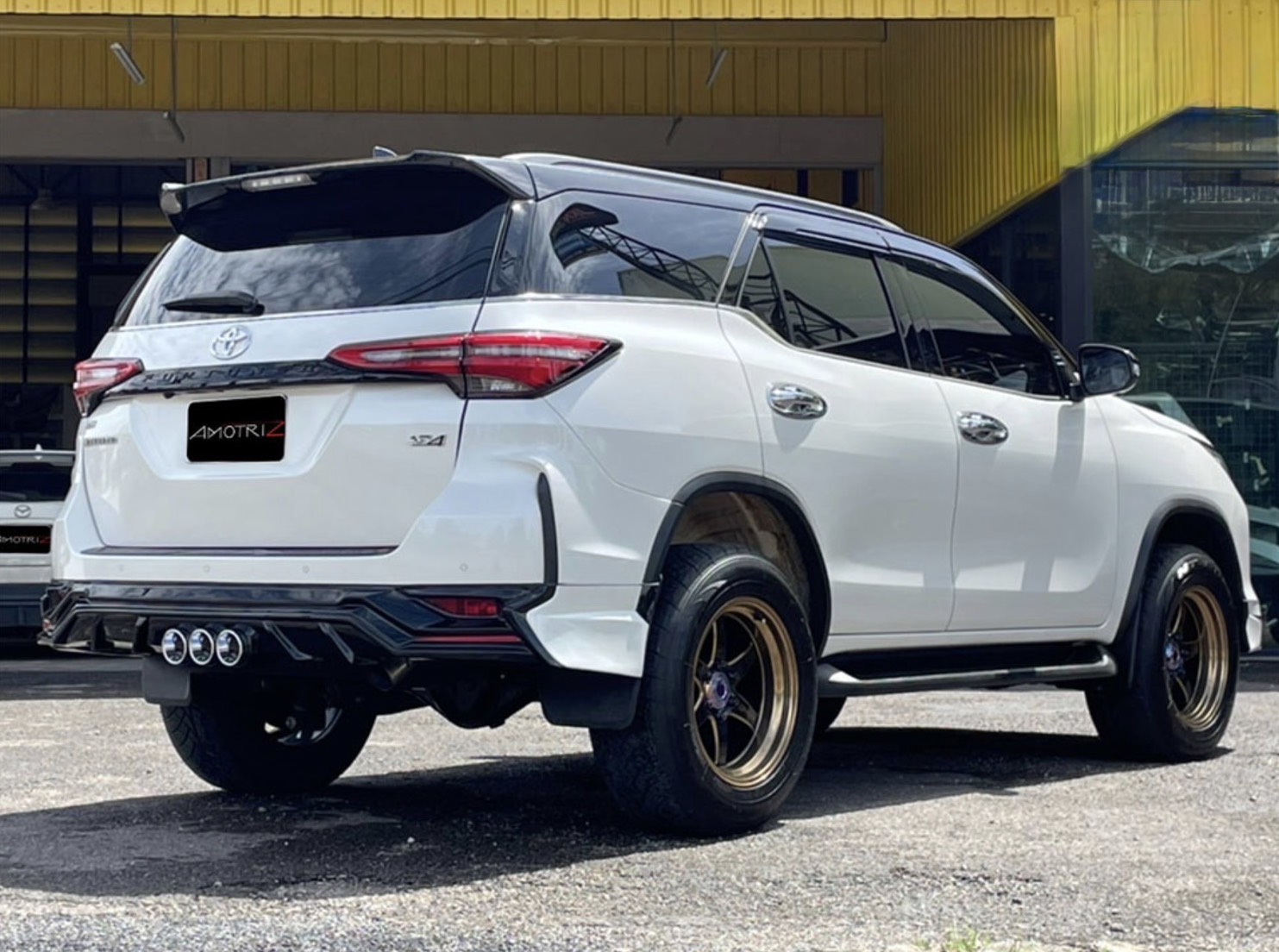 ชุดแต่ง AMOTRIZ [TOYOTA LEGENDER]