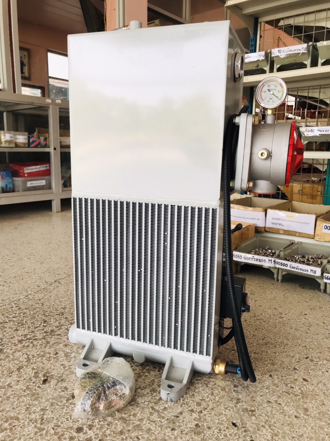 ถังไฮดรอลิกขนาด 18 ลิตร พร้อมพัดลมคูลเลอร์ 24V (Oil Cooler Tank with 24V Fan – Model) สำหรับรถบรรทุกโม่ปูน#523867