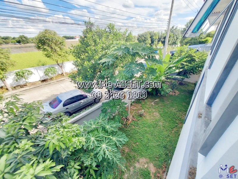 ขายทาวน์โฮมหลังมุมติดถนนเมน ย่าน เลียบคลองพระอุดม ซอยวัดท่าเกวียน คลองบางไผ่ วัดทองสะอาด ลาดหลุมแก้ว : ม.บ้านสวนธนาการ์เด้น : 2 ชั้น 40 ตร.วา