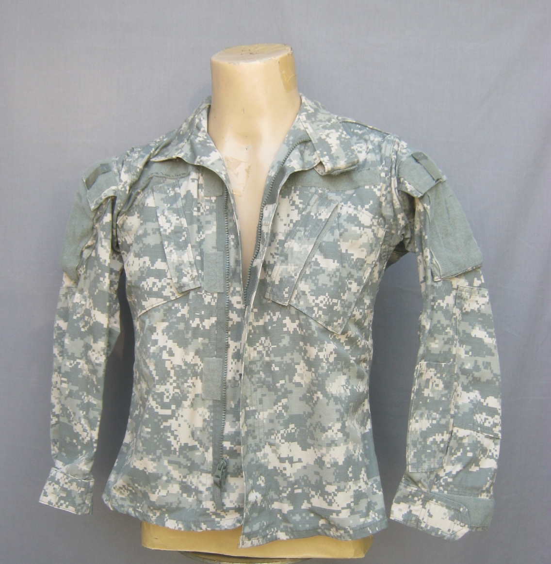 เสื้อทหารสหรัฐ ลายดิจิตอล ACU