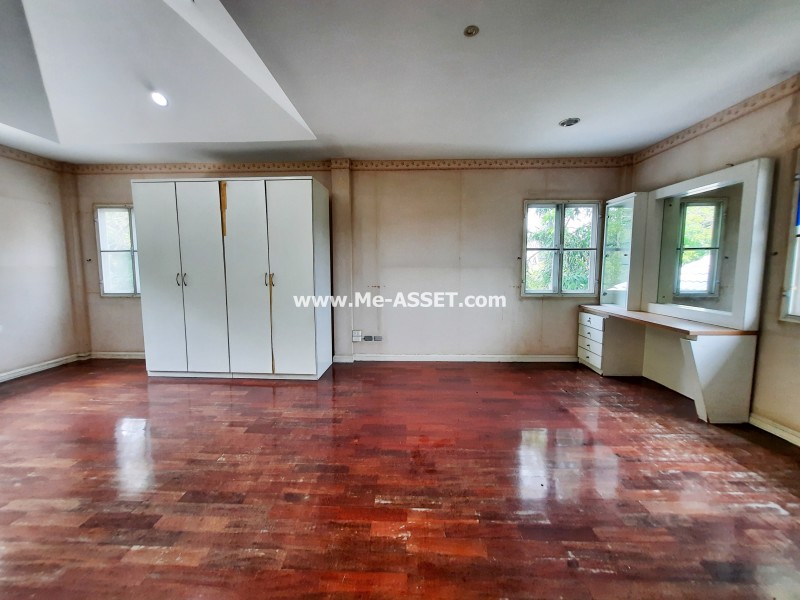 ขายบ้านเดี่ยว ม.นันทวัน (วงแหวน-รัตนาธิเบศร์) ถ.ตลิ่งชัน-สุพรรณบุรี ต.เสาธงหิน อ.บางใหญ่ นนทบุรี ต้นโครงการ ตรงข้ามสวนสาธารณะ / พื้นที่ 2 ชั้น 151 ตารางวา