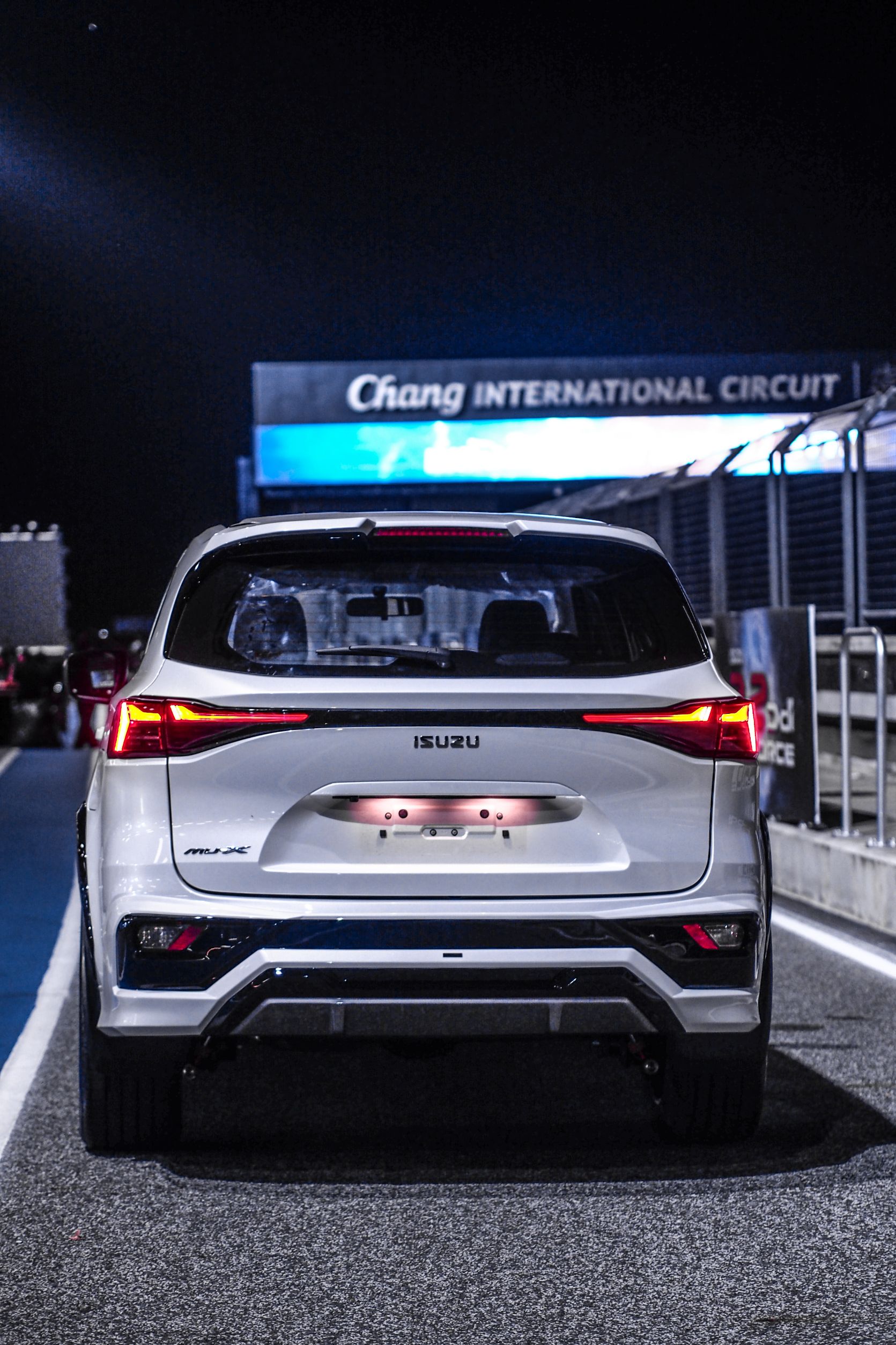 ชุดแต่ง ชุดสเกิร์ต Isuzu MU-X 2025 รุ่น AKC