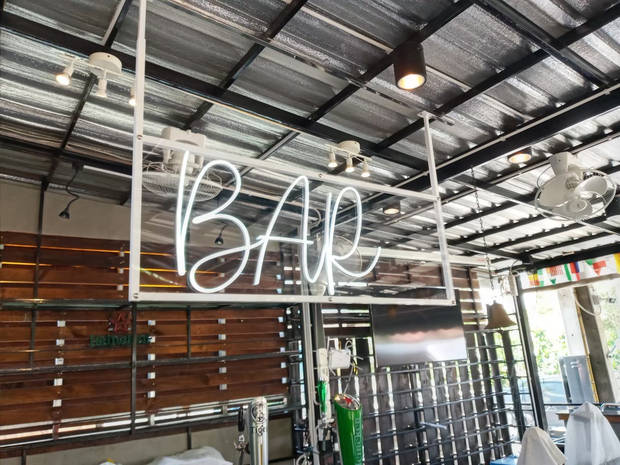 ป้ายไฟนีออน