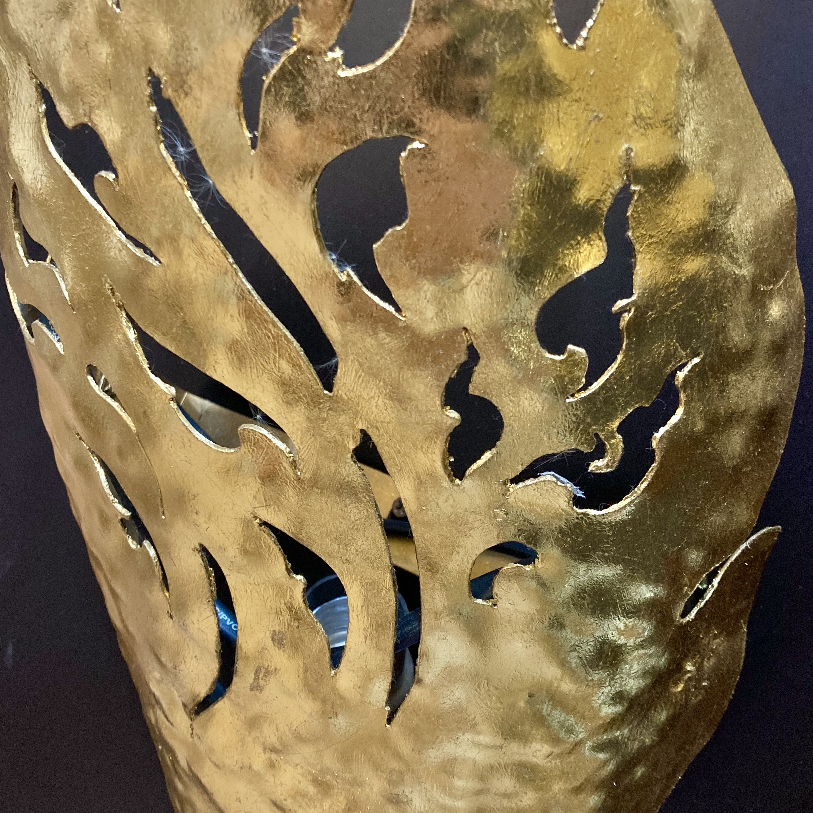 โคมไฟลายกนก (20x45 cm)