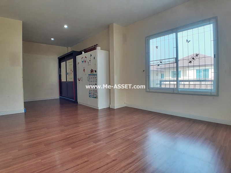 ขายบ้านแฝด ม.นลินวิลล์พลัส ถ.เคหะร่มเกล้า แขวงสะพานสูง เขตสะพานสูง กรุงเทพ / พื้นที่ 2 ชั้น 39 ตารางวา