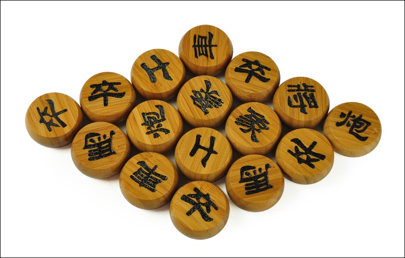 หมากรุกจีนไม้ไผ่ (ตัวสีดำแดง+กล่องไม้+กระดานหนัง#50) Bamboo Chinese Chess Pieces with Bamboo Box #45