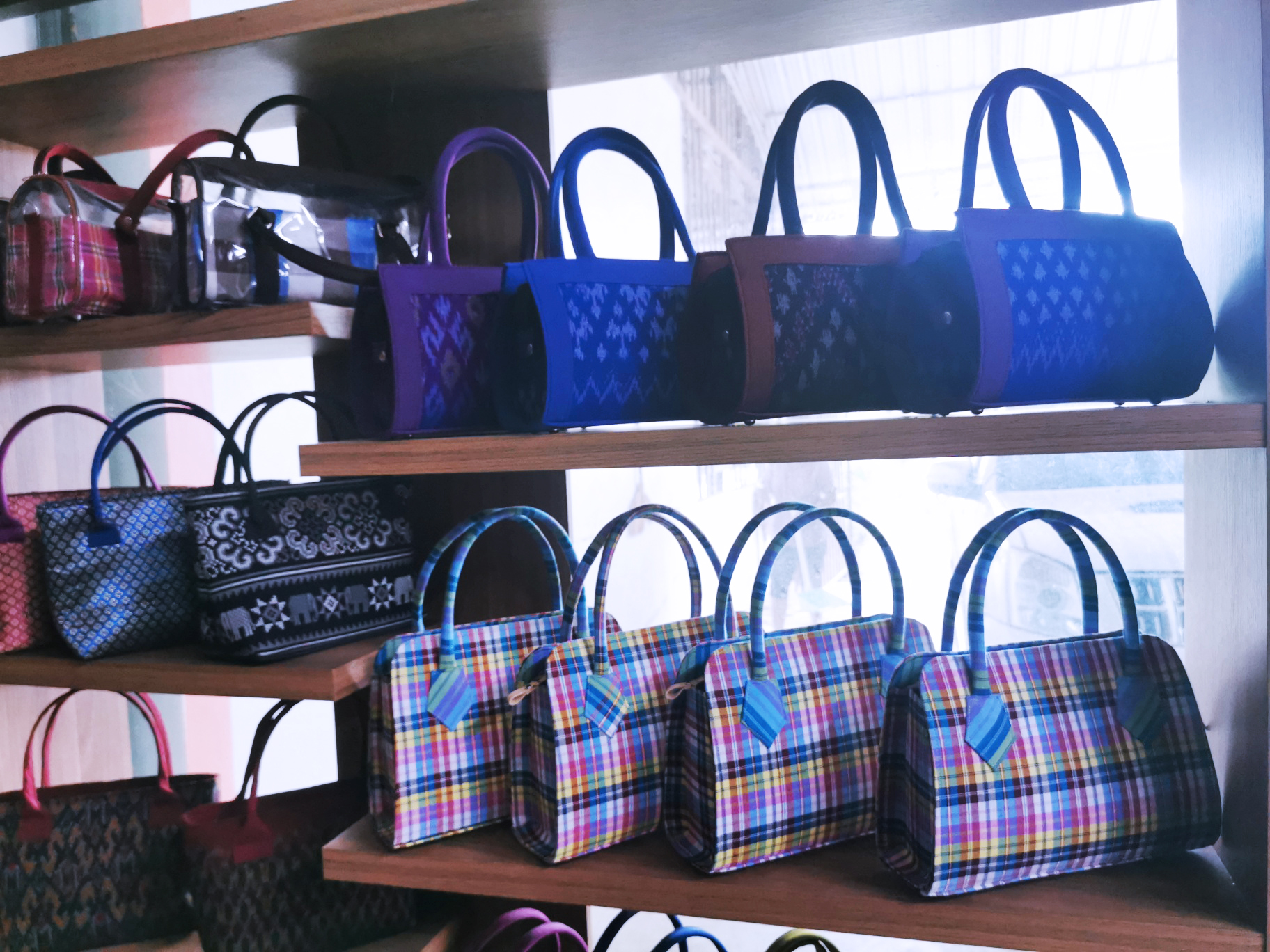 กระเป๋าผ้าขิด กระเป๋าผ้าขาวม้า กระเป๋าถือ กระเป๋าหิ้ว 11x32x32 Cm