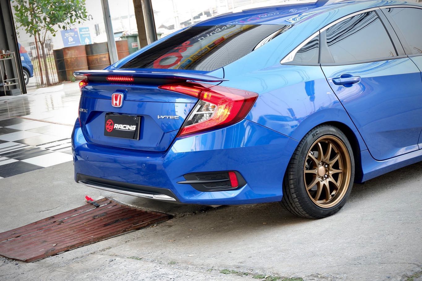 สปอยเลอร์ RS สำหรับ CIVIC FC พร้อมไฟเบรก LED รับประกันงานติดตั้ง 5 ปี