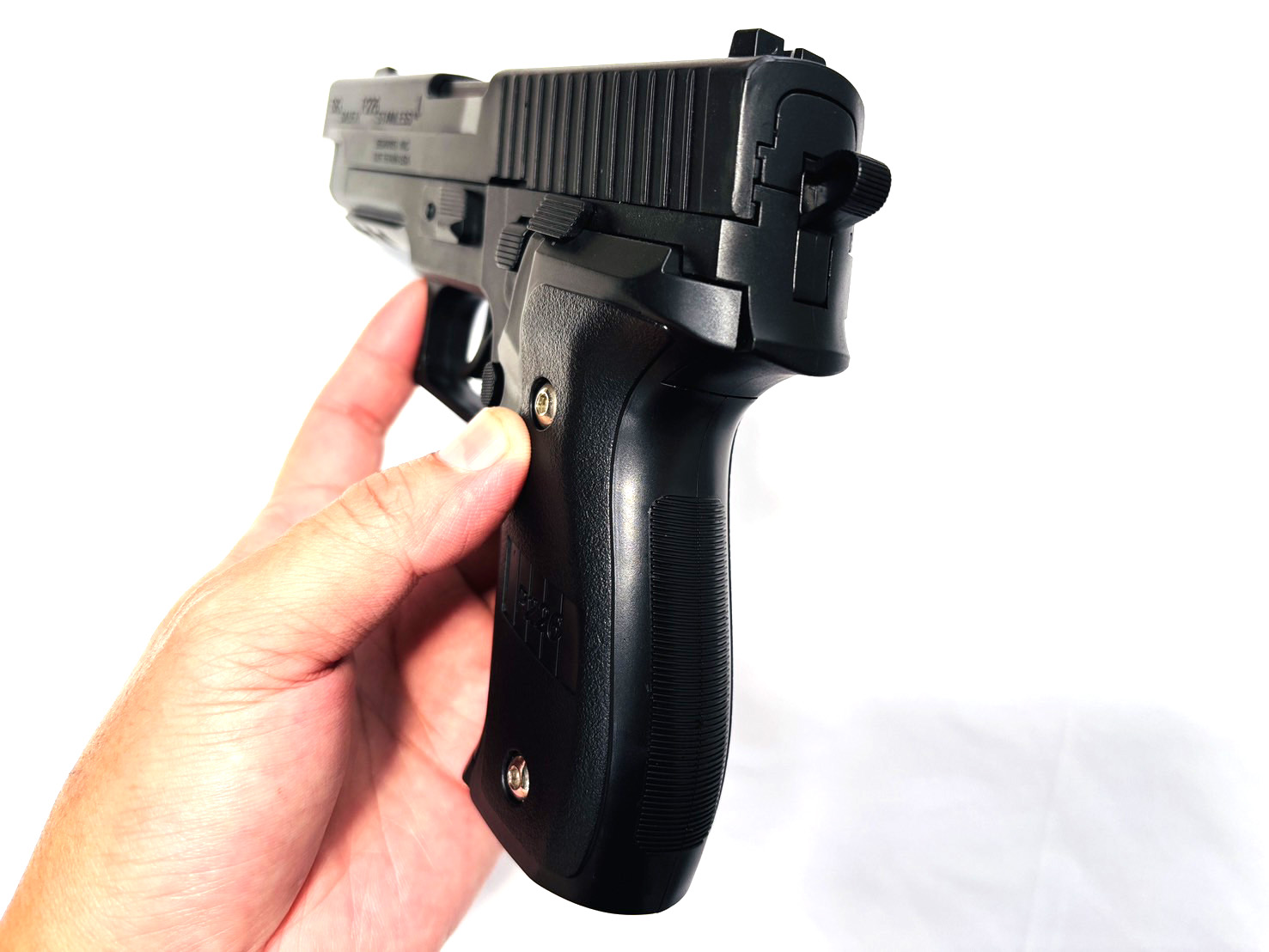 ปืนอัดลมสั้น รุ่น P226 ระบบชักยิงทีละนัด