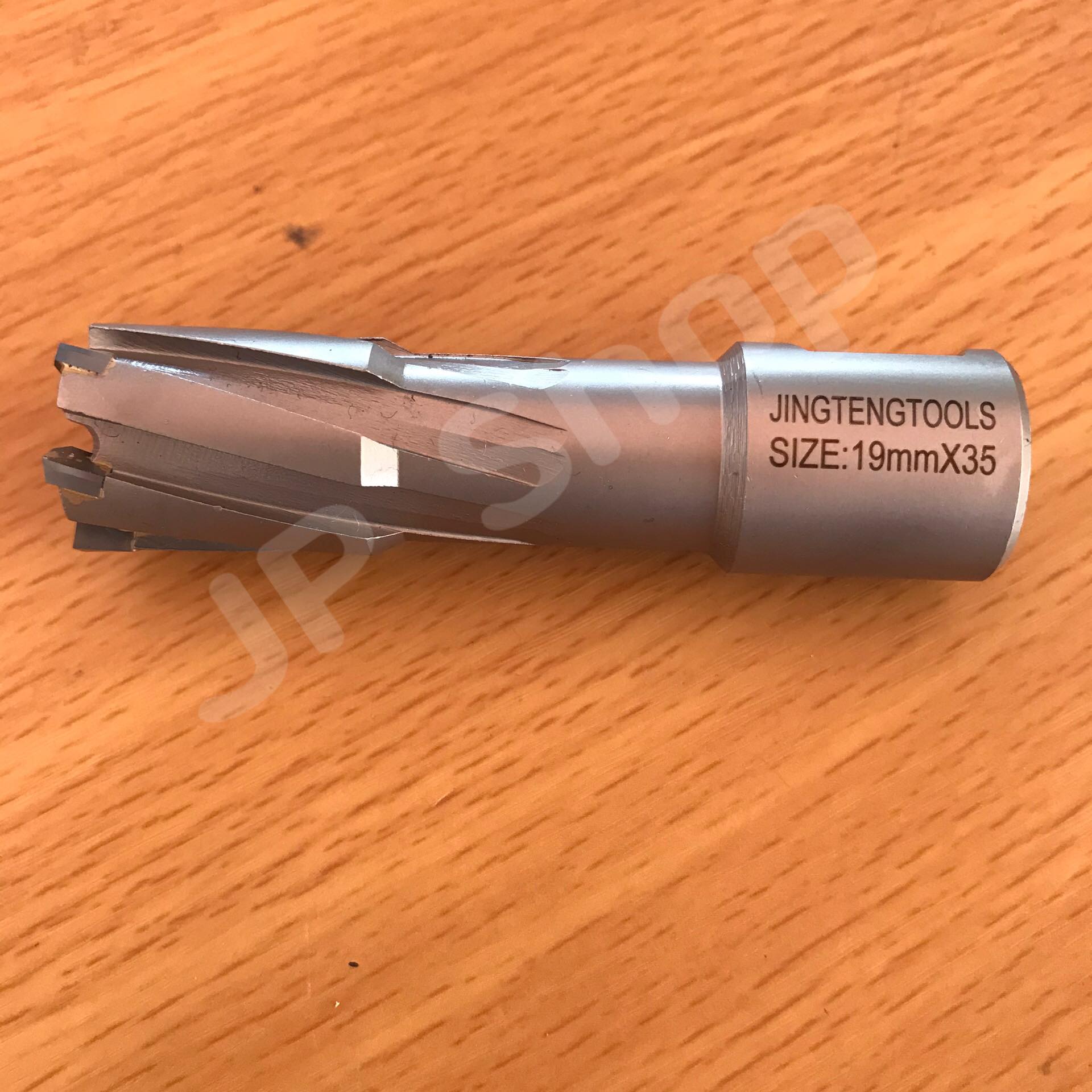 ดอกสว่านเจ็ทบอส แบบโฮลซอว์คาร์ไบสำหรับเจาะเหล็กหนา ด้วยสว่านแม่เหล็กไฟฟ้า ขนาด19*35 มม. #1935