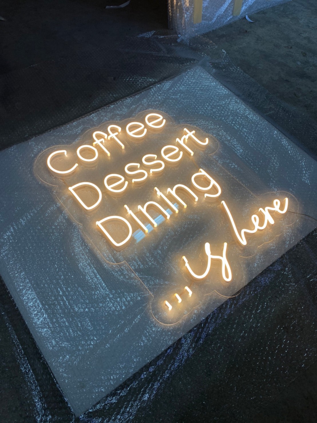 ไฟนีออน