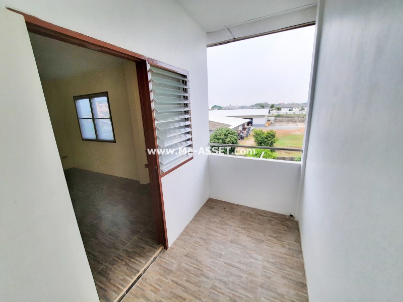 ขายทาวน์โฮม รีโนเวทใหม่ ย่าน เพชรเกษม หนองแขม หลักสอง บางแค พุทธมณฑล : ม.สุชา ถ.เพชรเกษม 112 แขวงหนองค้างพลู เขตหนองแขม กรุงเทพ / 3 ชั้น 22.3 ตารางวา