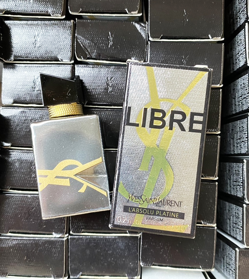 แบบแต้ม Yves Saint Laurent LIBRE L'Absolu Platine Parfum 7.5ml.