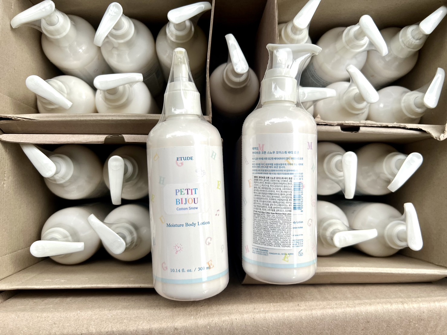 Etude House Petit Bijou Cotton Snow Moisture Body Lotion 300ml. โลชั่นบำรุง กลิ่นแป้งเด็ก
