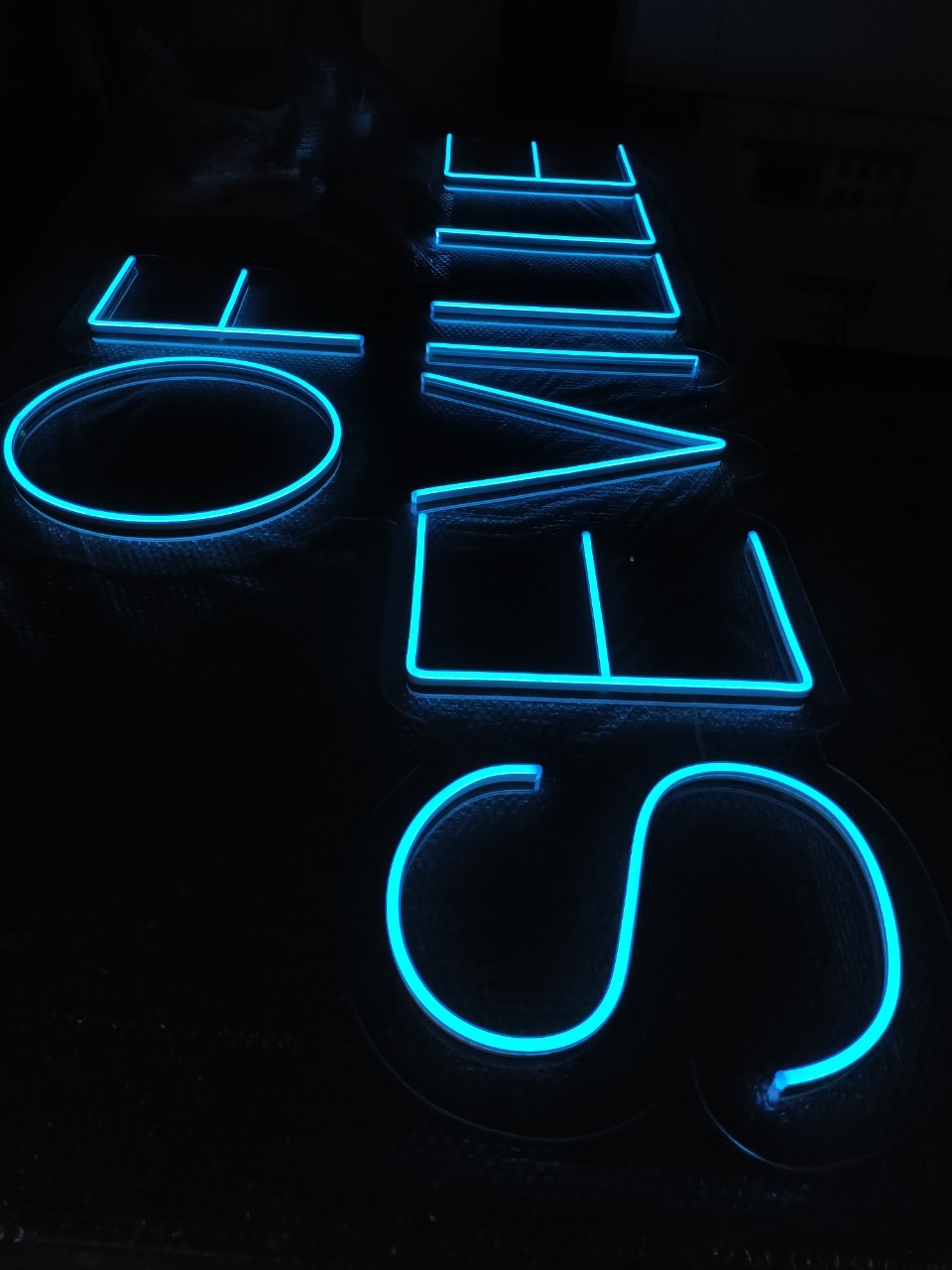 ไฟนีออน เฟค