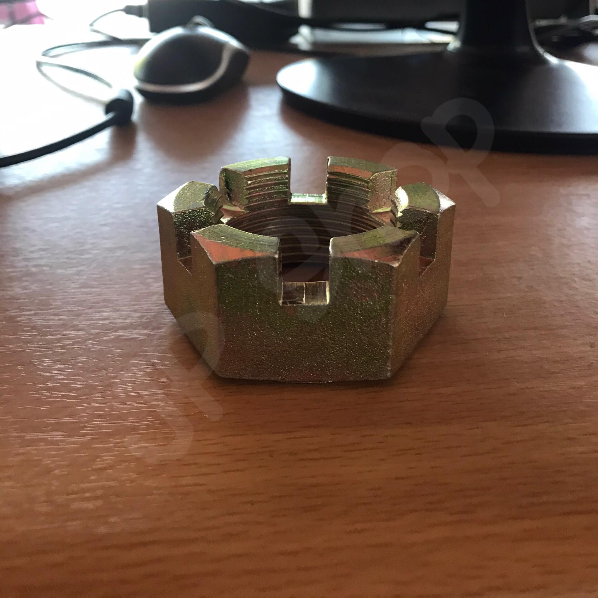 หัวน็อตผ่าชุบรุ้ง 1-3/4''-10T #00065000