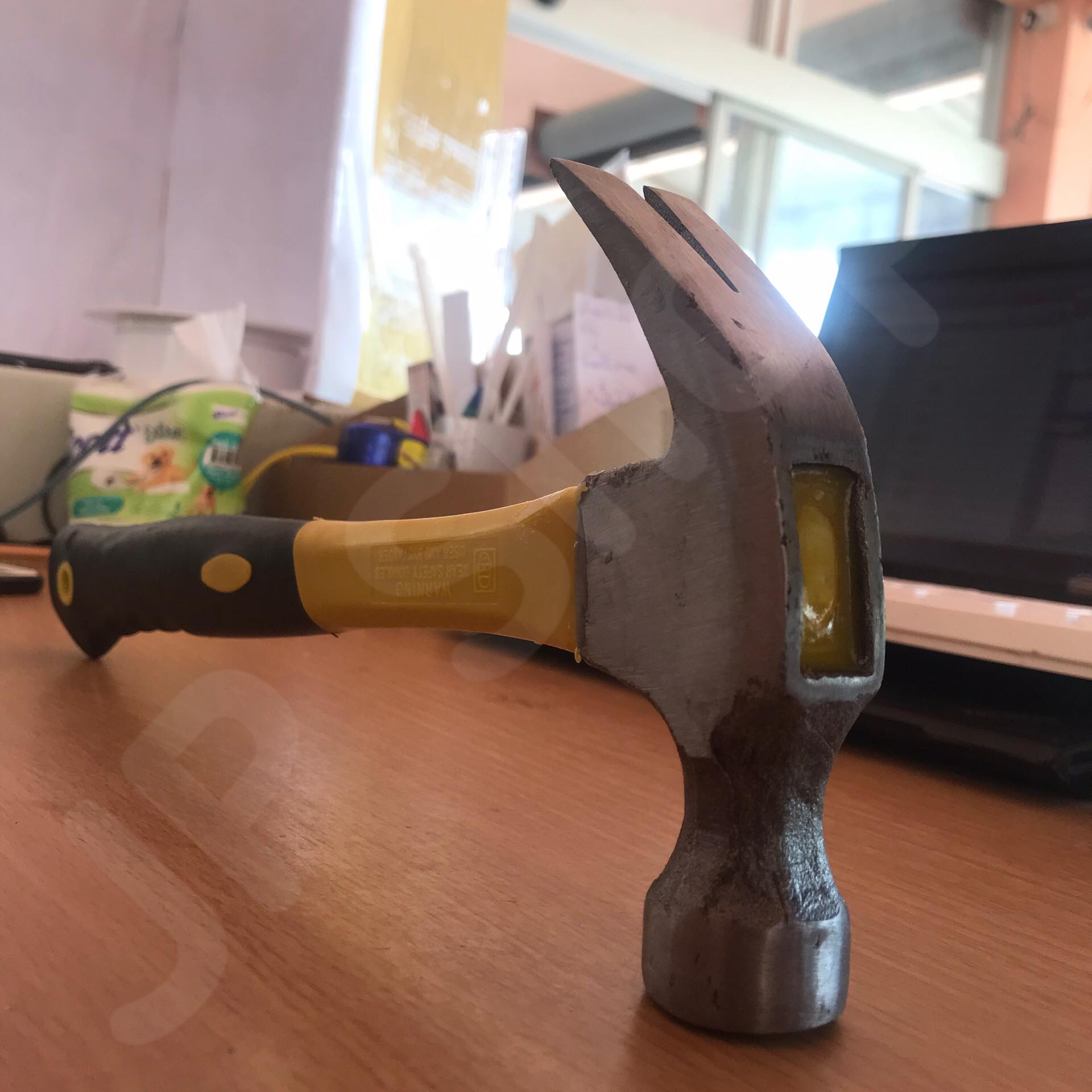 ค้อนตีตะปู ด้ามไฟเบอร์ คละสี 5 ขีด เหลือง-ดำ ราคาต่อ1 ชิ้น #001250